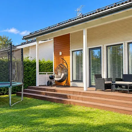 Luxury Finnish - Sauna, Garden & Train *