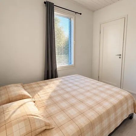 Luxury Finnish - Sauna, Garden & Train Villa *