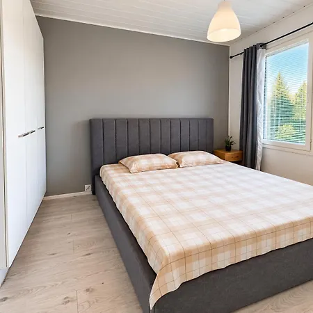 Villa Luxury Finnish - Sauna, Garden & Train Vantaa