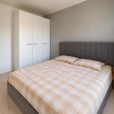 Villa Luxury Finnish - Sauna, Garden & Train Vantaa