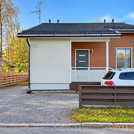 Luxury Finnish - Sauna, Garden & Train Villa