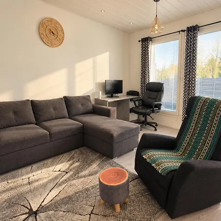 Villa Luxury Finnish - Sauna, Garden & Train Vantaa