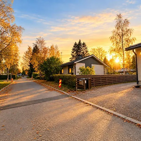 Luxury Finnish - Sauna, Garden & Train *